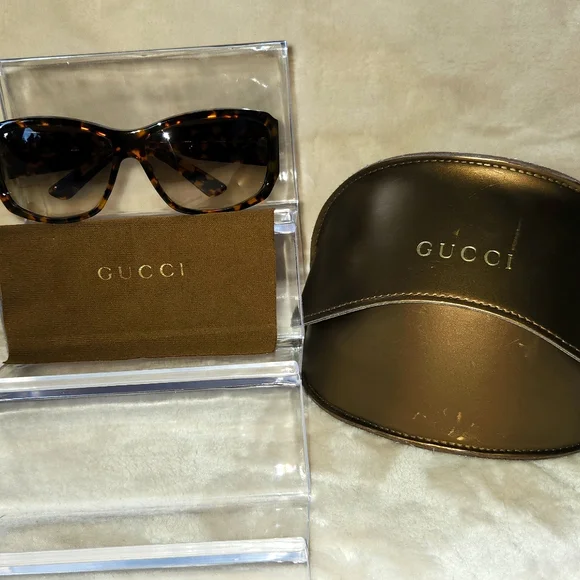 GUCCI brown tortoiseshell acetate SUNGLASSES w/case GUCCI Vintage 2000 Y2K Tortoiseshell GG 2968/S Sunglasses  main image 2